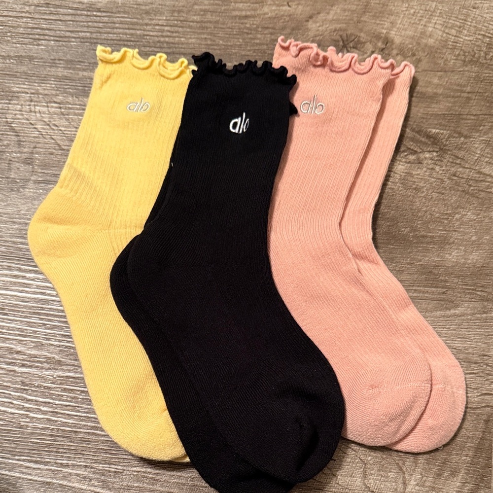 Lettuce ruffle edge Yoga Yellow, Black, and Pink Socks